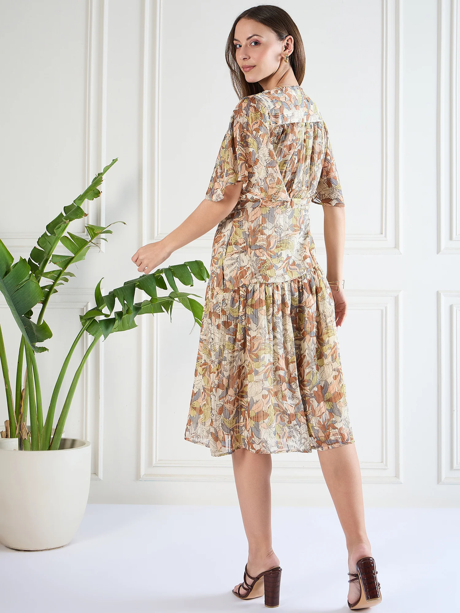 Chic Beige Printed Midi Dress with Pockets | VINTAGE - Image 2