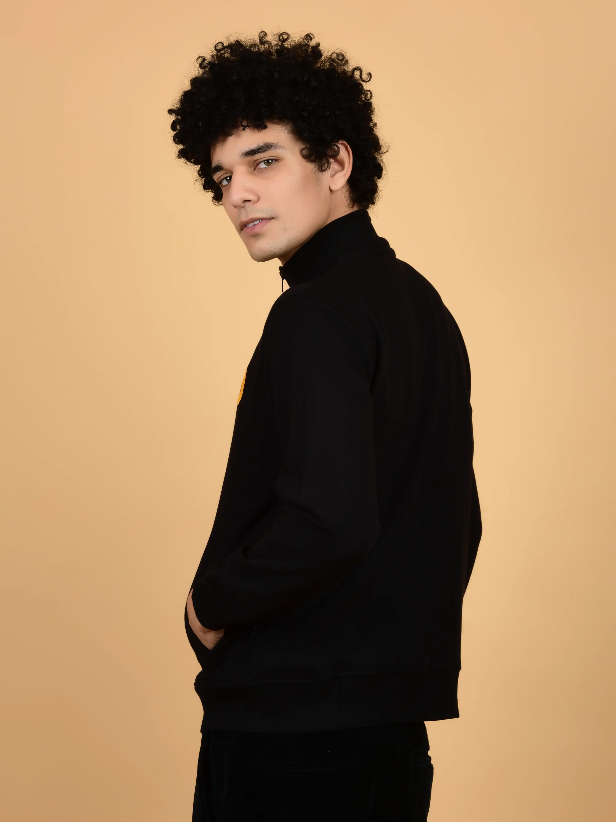 Flawless Trendy Men Black Zipped Sweatshirt - Image 5