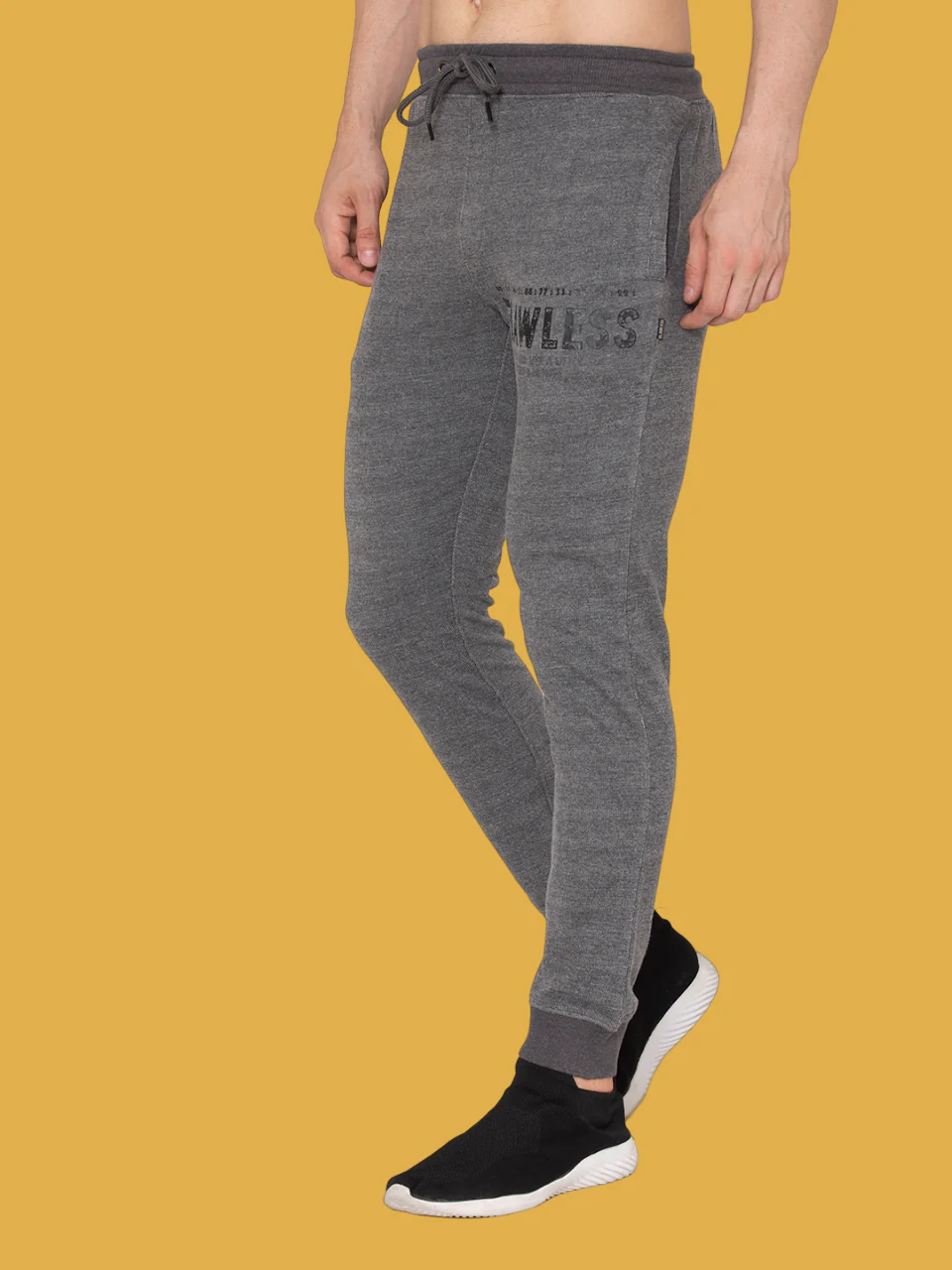 Flawless Elevate Casual Look with Trendy Jogger - Image 4